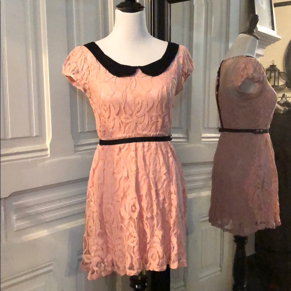 Peter Pan collar lace dress